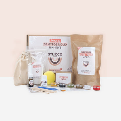 Ore savaime džiūstantis molis ir pilnas rinkinys skirtas formuoti dekoracijas, aukštos kokybės iš Europos. Tinkamas vaikams ir suaugusiems, dovanoms, pasidayk pats, terapijai. SU biriu vašku skirtu žvakių lipdymui. Aromatinis aliejus