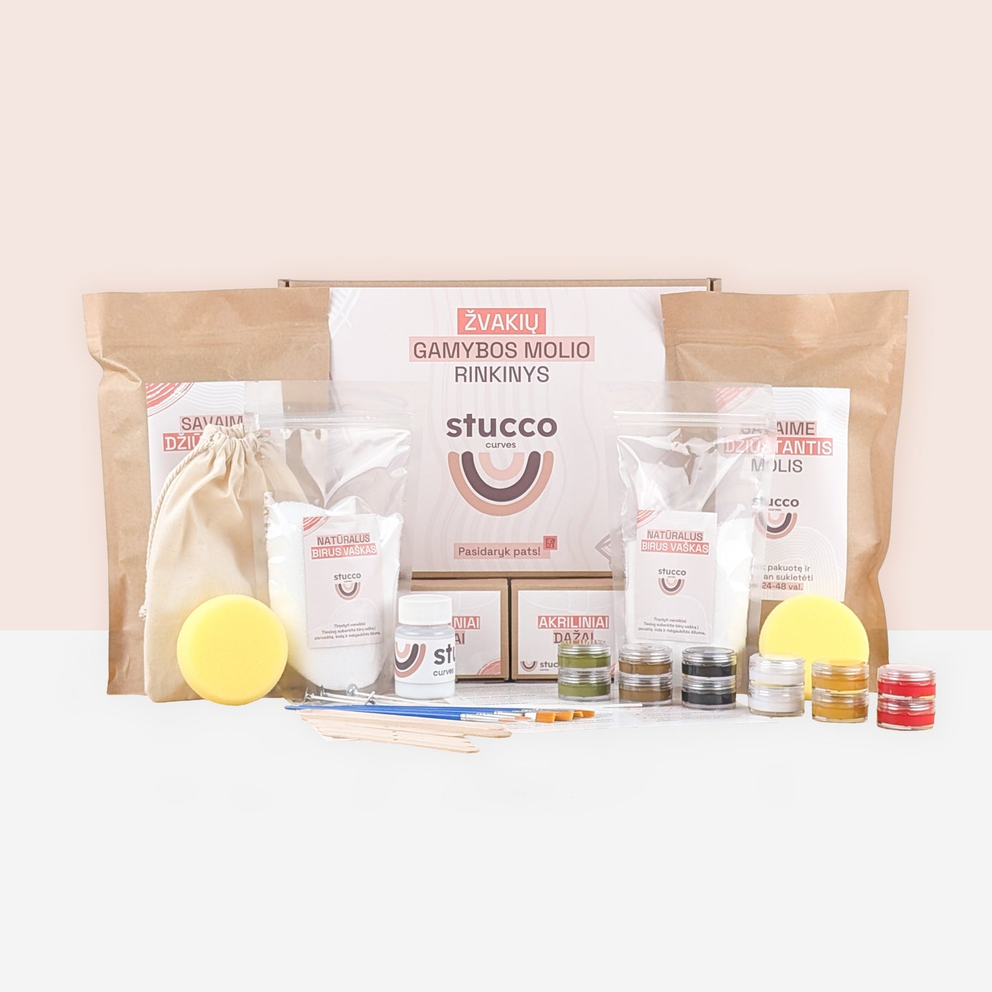 Ore savaime džiūstantis molis ir pilnas rinkinys skirtas formuoti dekoracijas, aukštos kokybės iš Europos. Tinkamas vaikams ir suaugusiems, dovanoms, pasidayk pats, terapijai. SU biriu vašku skirtu žvakių lipdymui. Natūralus, visiškai be eterinio aliejaus
