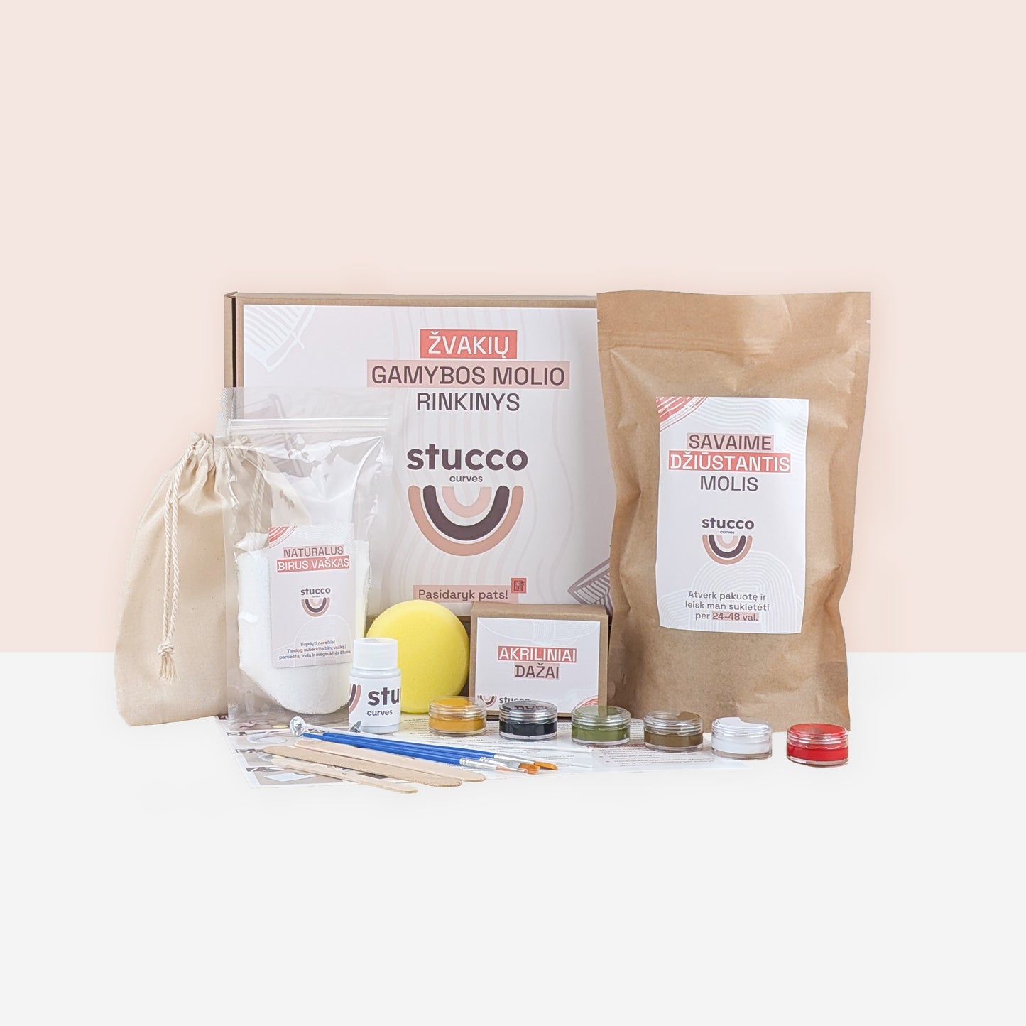 Ore savaime džiūstantis molis ir pilnas rinkinys skirtas formuoti dekoracijas, aukštos kokybės iš Europos. Tinkamas vaikams ir suaugusiems, dovanoms, pasidayk pats, terapijai. SU biriu vašku skirtu žvakių lipdymui. Rinkinys be eterinio aliejaus